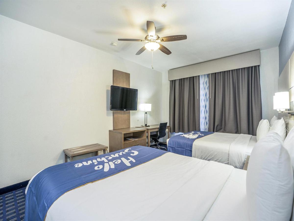 Days Inn & Suites By Wyndham Webster Nasa-Clearlake-Houston Dış mekan fotoğraf