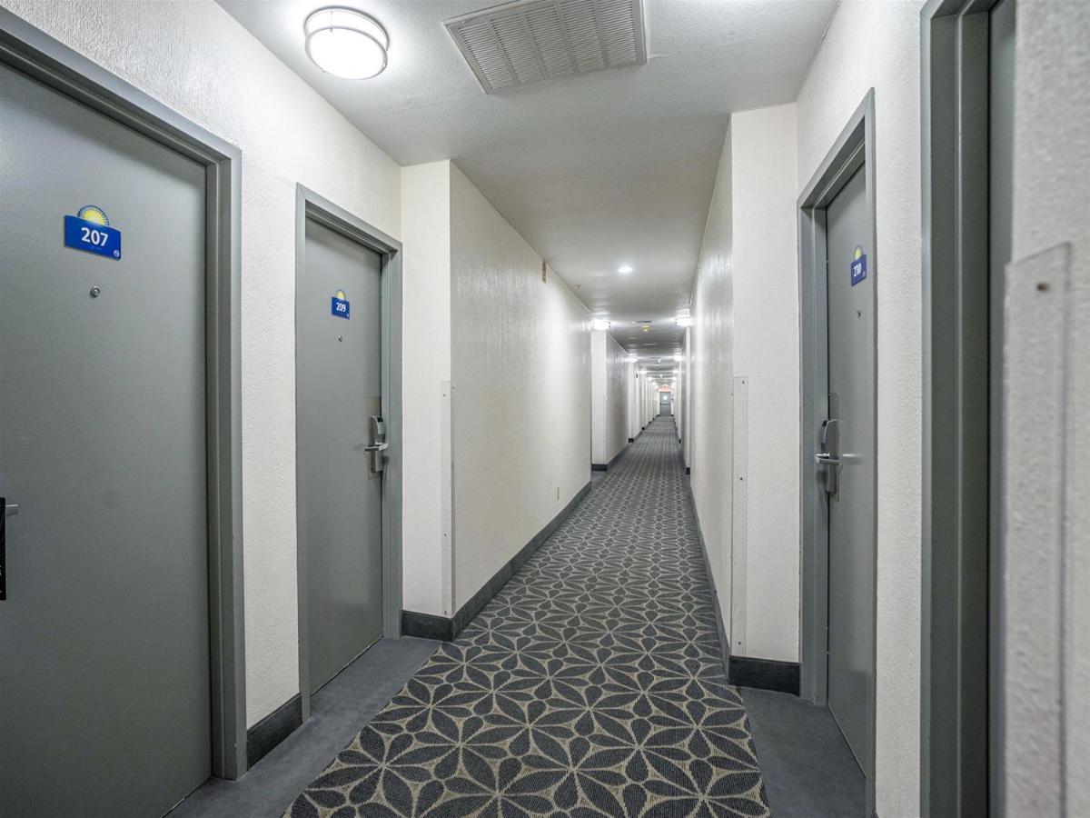 Days Inn & Suites By Wyndham Webster Nasa-Clearlake-Houston Dış mekan fotoğraf
