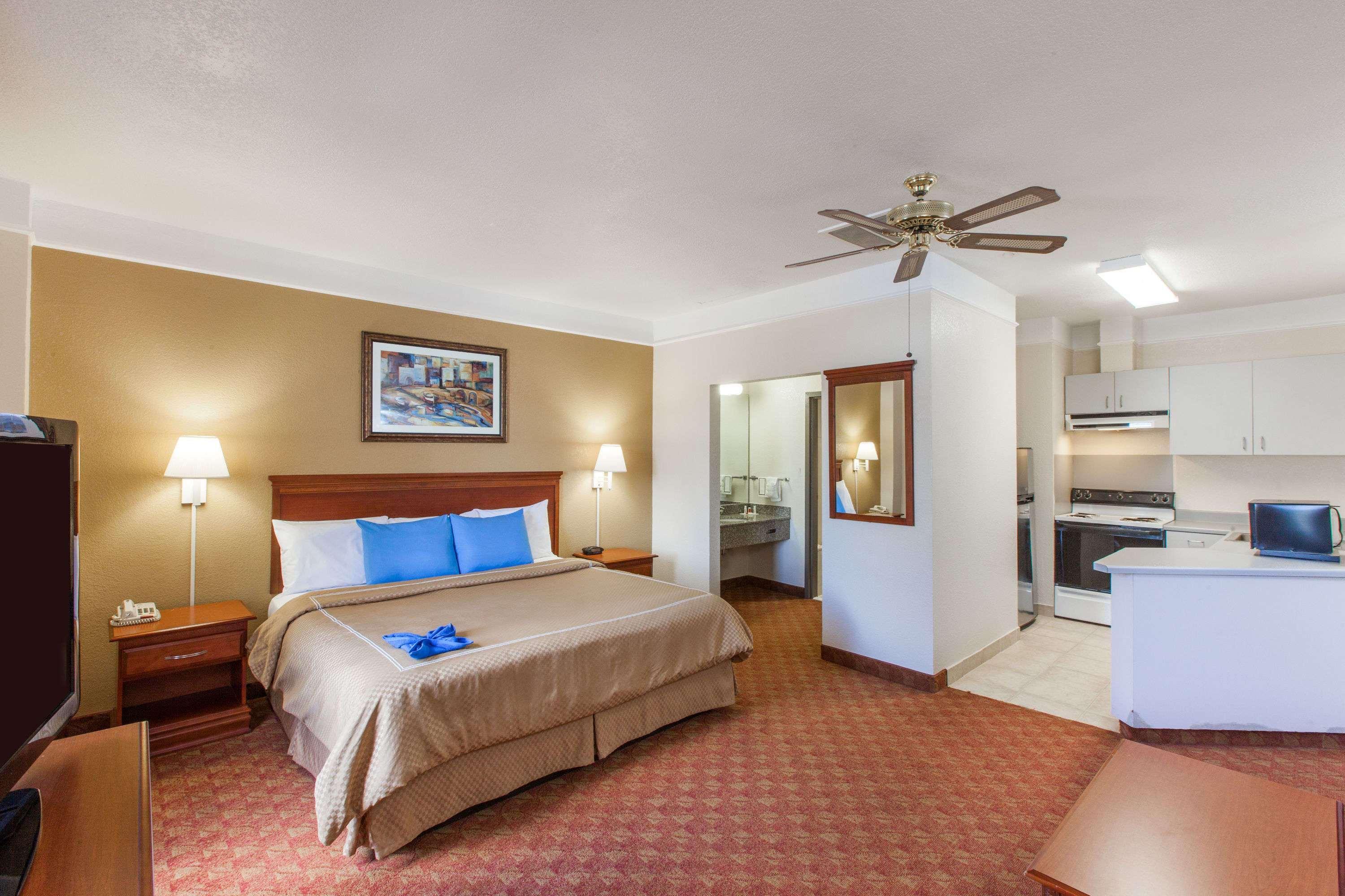 Days Inn & Suites By Wyndham Webster Nasa-Clearlake-Houston Dış mekan fotoğraf
