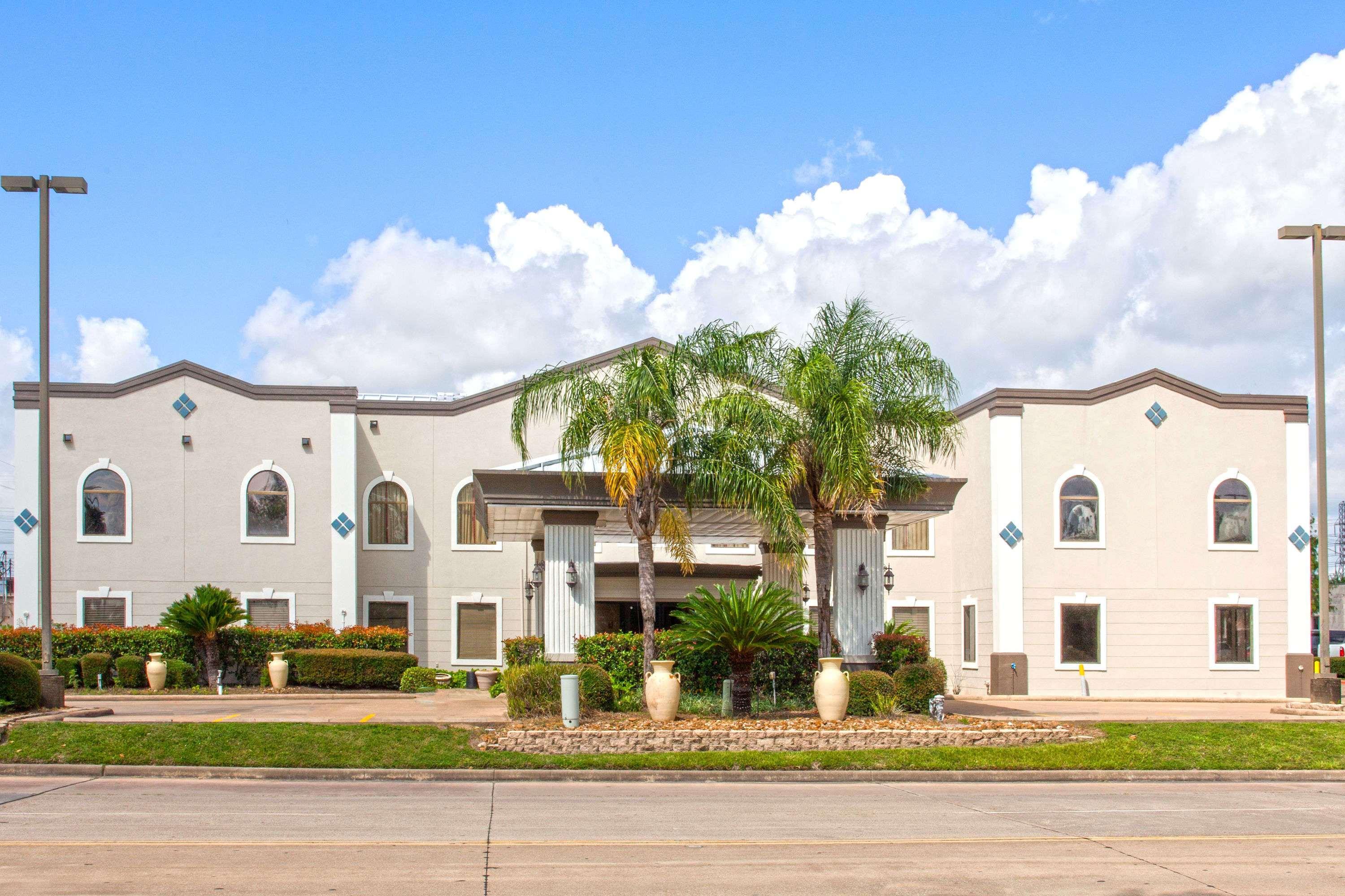 Days Inn & Suites By Wyndham Webster Nasa-Clearlake-Houston Dış mekan fotoğraf