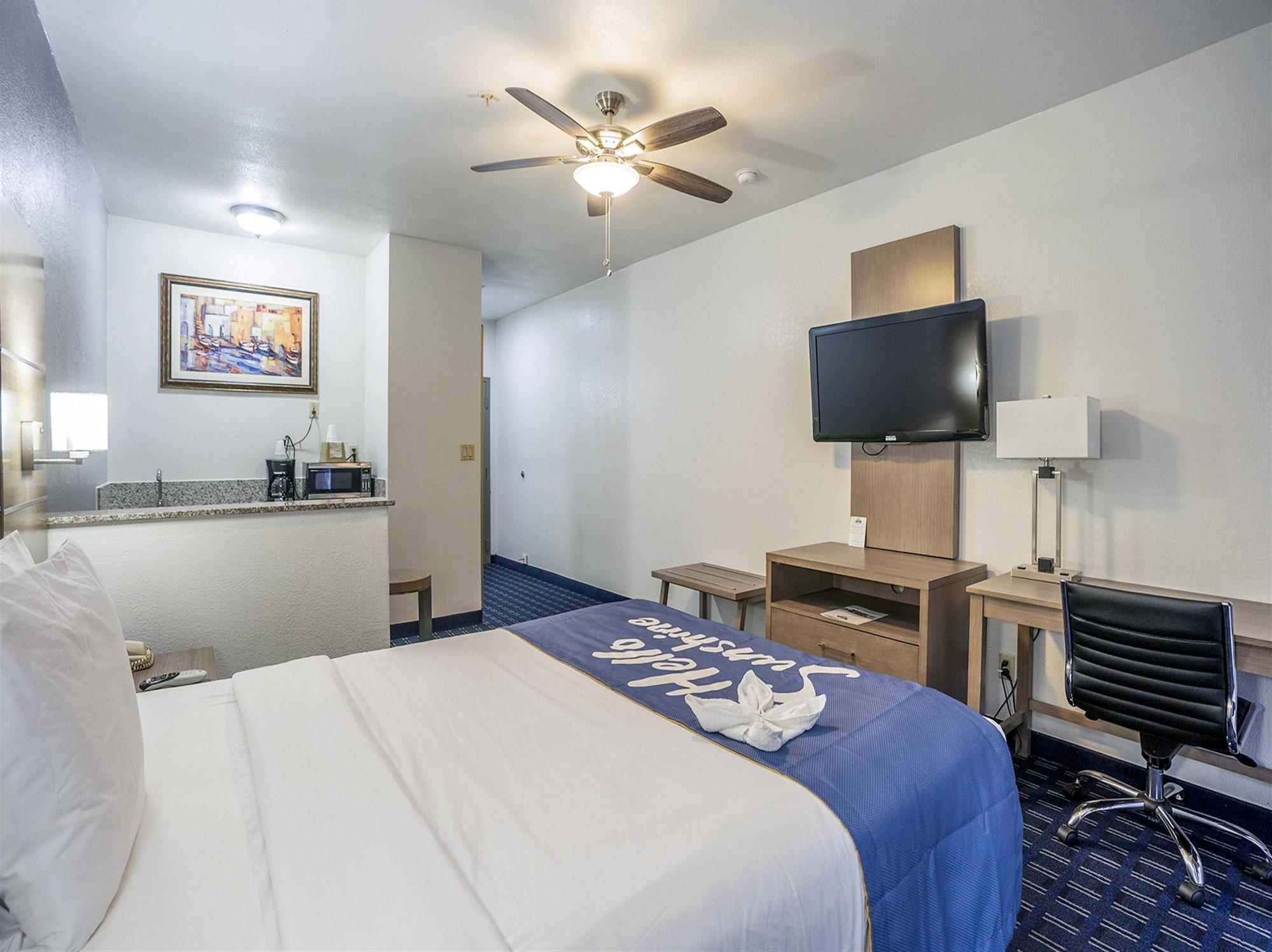 Days Inn & Suites By Wyndham Webster Nasa-Clearlake-Houston Dış mekan fotoğraf
