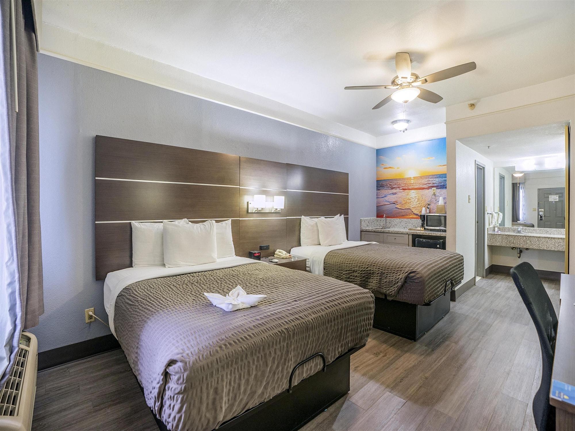 Days Inn & Suites By Wyndham Webster Nasa-Clearlake-Houston Dış mekan fotoğraf