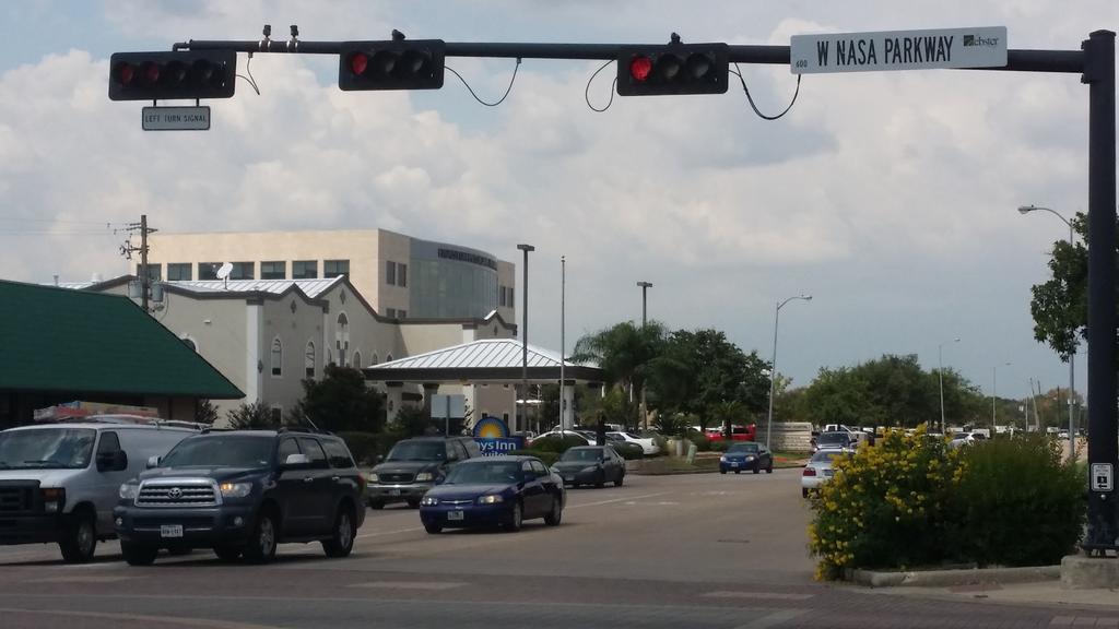 Days Inn & Suites By Wyndham Webster Nasa-Clearlake-Houston Dış mekan fotoğraf