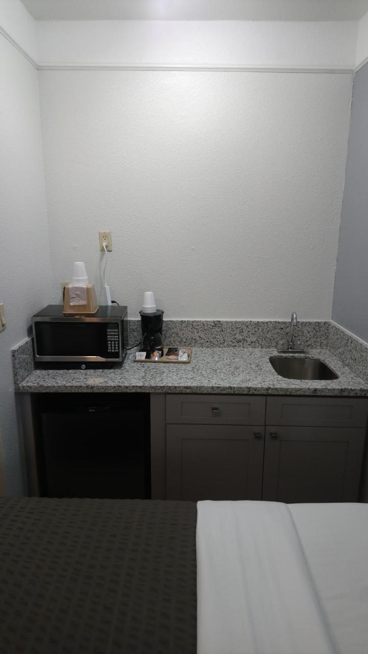 Days Inn & Suites By Wyndham Webster Nasa-Clearlake-Houston Dış mekan fotoğraf